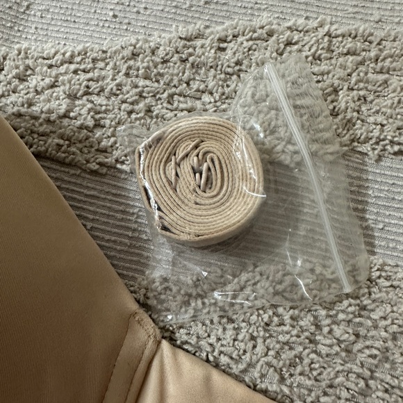 Lilyette Convertible Strapless, Size 42C Underwire Style 0983, Light Beige - Picture 5 of 14